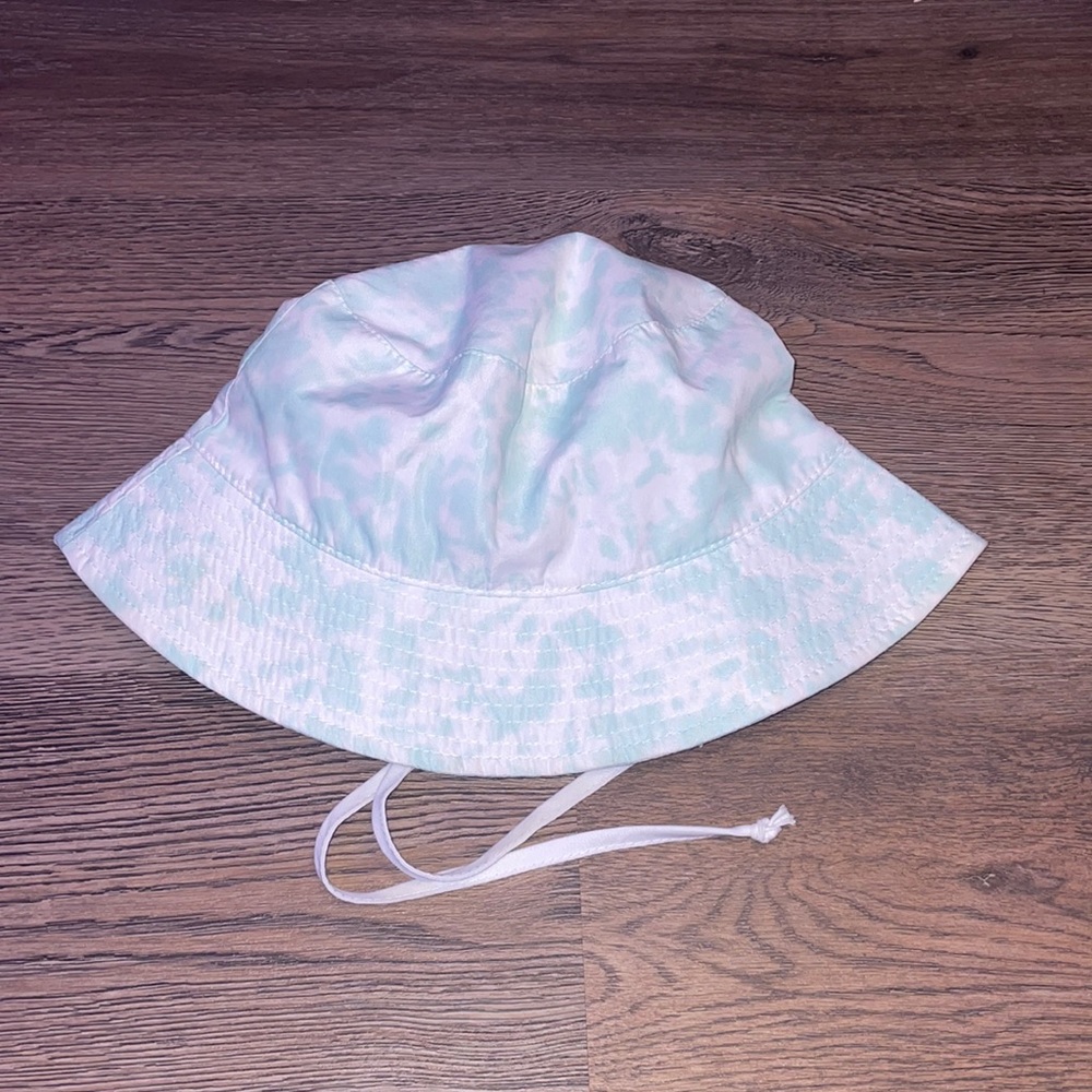bucket hat